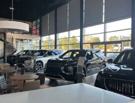 Продажи новых автомобилей в Петербурге выросли почти на 80%