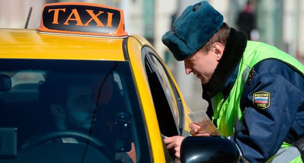 Таксисты без прав и сломанные авто: итоги рейда ГИБДД в Петербурге