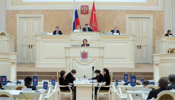 Петербургские депутаты призывают федеральную власть распечатать «кубышку»