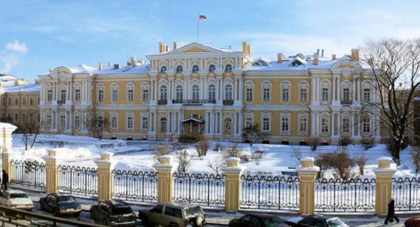 Сегодня суворовцы прощаются с Воронцовским дворцом