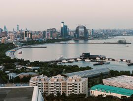 Судостроение, автомагистрали и фарма: как Петербург будет развивать сотрудничество с Баку