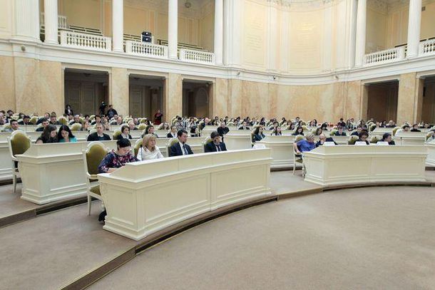 Сегодняшнее заседание петербургского парламента заняло немногим более часа